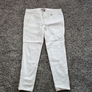Never Worn Juicy Couture white cropped jeans in Size 2